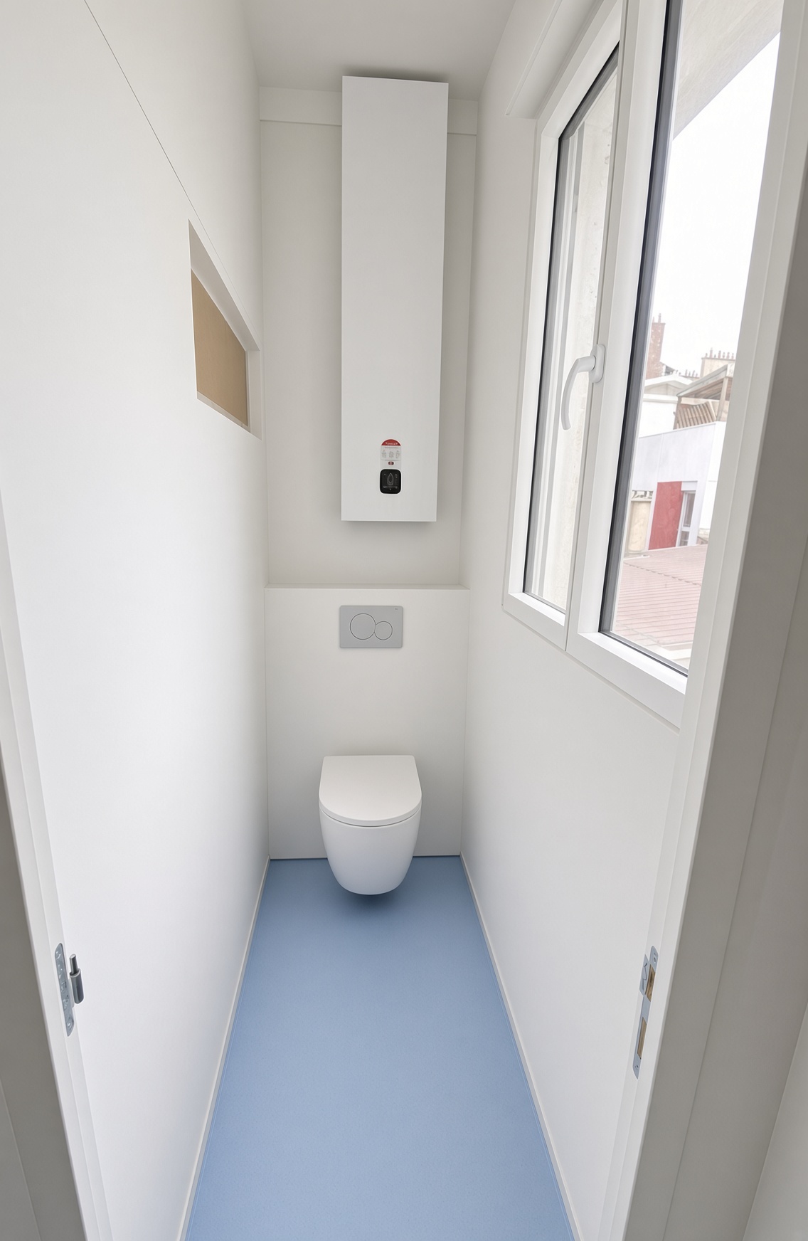 Pose verticale extra-plat dans un WC étroit